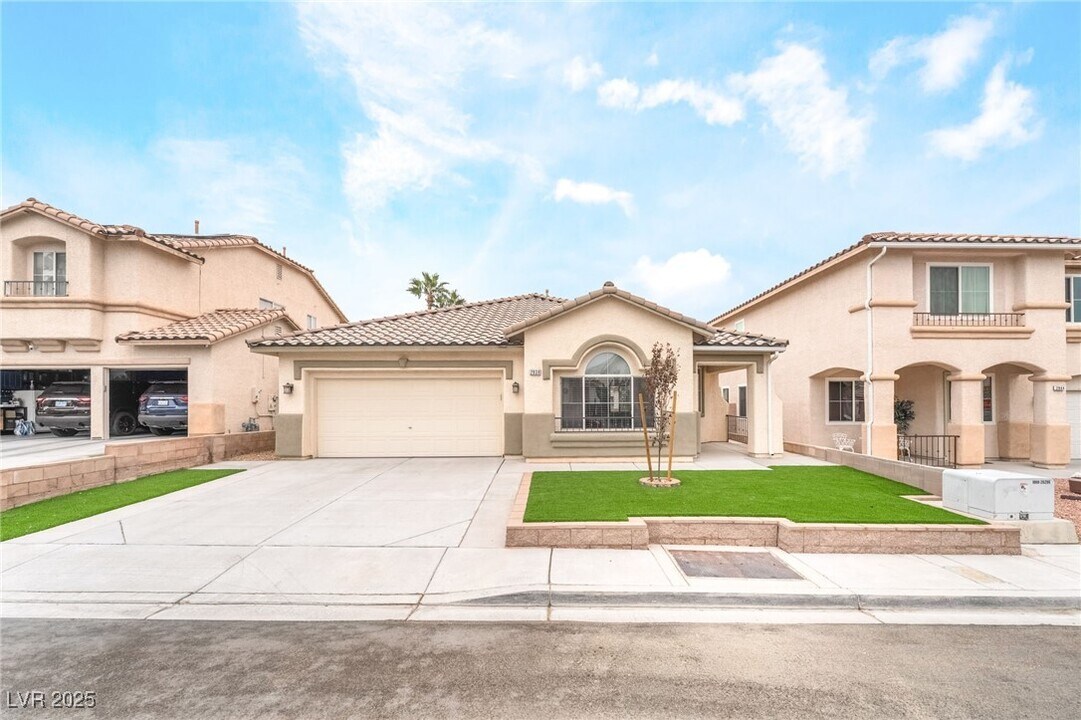 2938 Sapphire Shores St in Las Vegas, NV - Building Photo