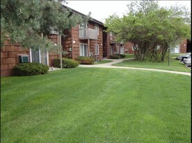 Immaculate 1 Bedroom Apartment in Rockford, IL - Building Photo