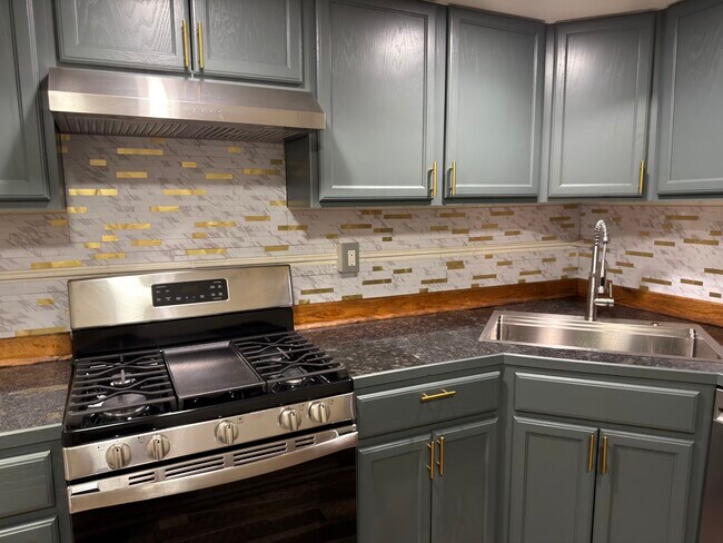 2011 Oregon Ave, Unit 2011 Oregon Ave. in Klamath Falls, OR - Building Photo - Building Photo