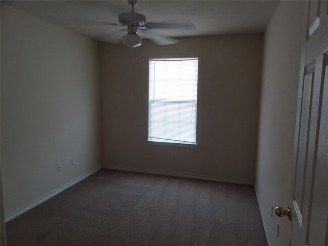 property at 1550 Village Way Dr