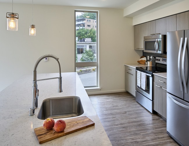 The Hadley in Mercer Island, WA - Foto de edificio - Building Photo
