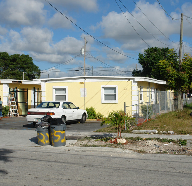 522-526 NW 14th St in Homestead, FL - Building Photo - Building Photo