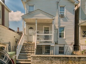 291 Harral Ave in Bridgeport, CT - Building Photo