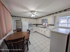 810 Gino Merli Dr in Blakely, PA - Building Photo - Building Photo