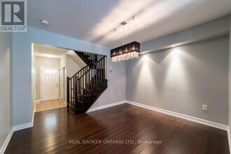 435 Cavanagh Ln in Milton, ON - Building Photo - Building Photo