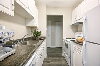 Rainbow Towers in Regina, SK - Building Photo - Building Photo