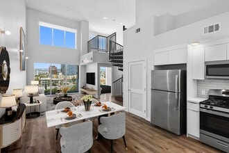 2783 Francis Ave in Los Angeles, CA - Building Photo - Building Photo