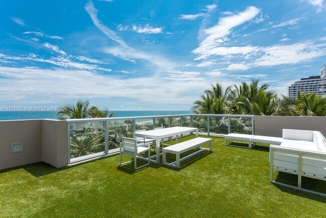 3801 Collins Ave in Miami, FL - Building Photo - Building Photo