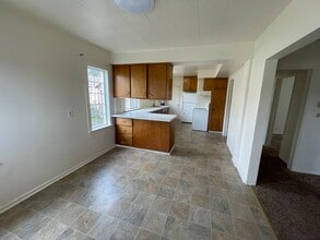 1325 NW Hawthorne Ave in Grants Pass, OR - Building Photo - Building Photo