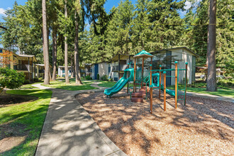 Chambers Pointe Apartments in University Place, WA - Foto de edificio - Building Photo