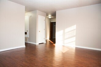 1427 W Rolling Oaks Dr in Rogers, AR - Building Photo - Building Photo