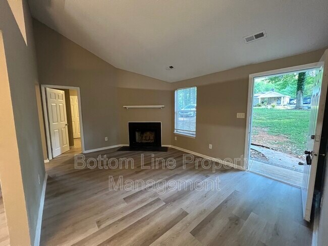 1228 Woodland Dr in Charlotte, NC - Building Photo - Building Photo