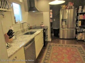 72 Waterman Ave in Rumson, NJ - Building Photo - Building Photo