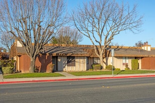 Peachwood Village in Fresno, CA - Building Photo