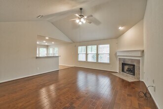 42 Prairie Oak Dr in Conroe, TX - Foto de edificio - Building Photo