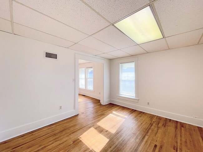 216 S Plum St in Hutchinson, KS - Building Photo - Building Photo