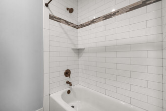 200 W 5th St, Unit A in Frederick, MD - Foto de edificio - Building Photo