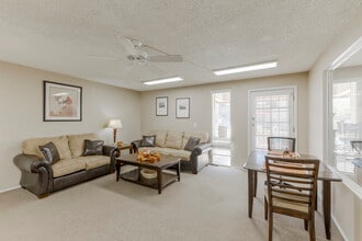 Red Mountain Springs in Phoenix, AZ - Foto de edificio - Interior Photo