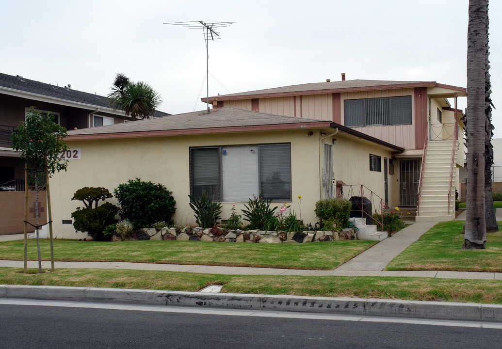 12202 Grevillea Ave in Hawthorne, CA - Building Photo