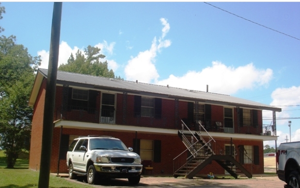 105 Walnut St in Louisville, MS - Building Photo