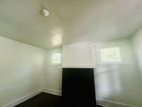 121 Sumner Ave, Unit Apartment 2 in Pittsburgh, PA - Building Photo - Building Photo