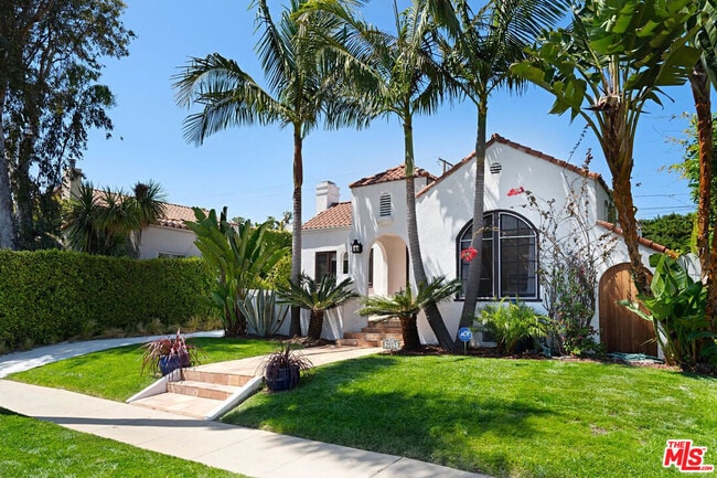 9015 Rosewood Ave in West Hollywood, CA - Building Photo - Building Photo