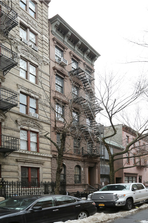 46 Bank St in New York, NY - Building Photo