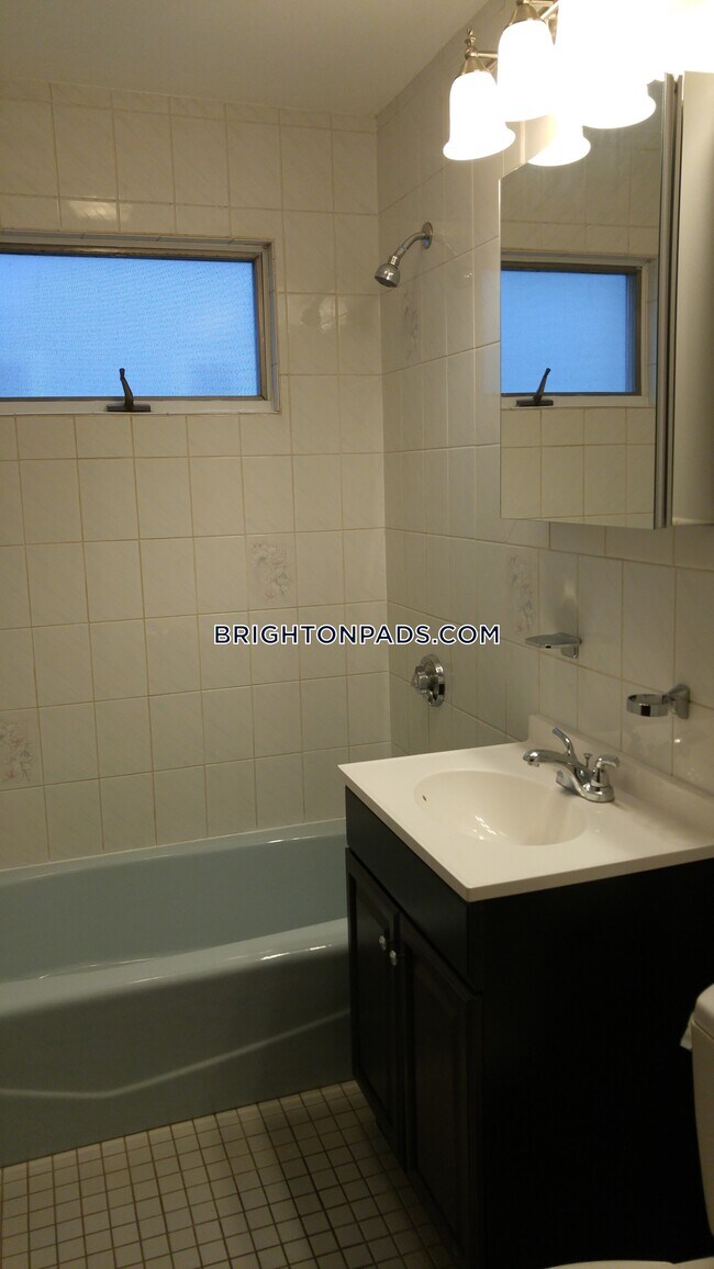 66 Brock St-Unit -1 in Boston, MA - Building Photo - Building Photo