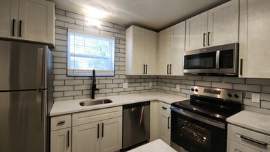 803 Westwood Dr, Unit 811-3N in Clayton, MO - Building Photo - Building Photo