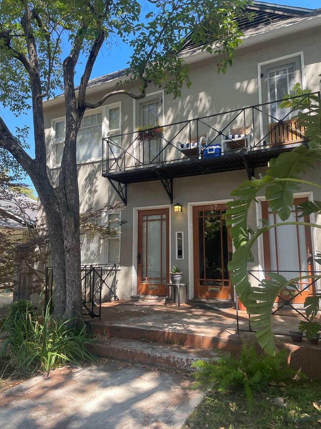 property at 927 35th St