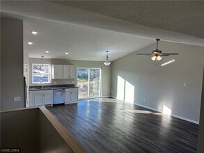 18512 Salem St NW in Elk River, MN - Foto de edificio - Building Photo