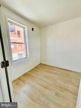 240-42 W Glenwood Ave in Philadelphia, PA - Building Photo - Building Photo