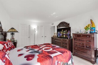 8511 NW 8th St in Miami, FL - Building Photo - Building Photo