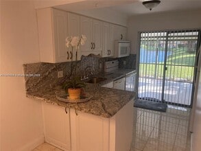 200 Wimbledon Lakes Dr in Plantation, FL - Building Photo - Building Photo