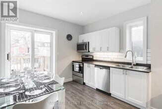 247 Lisgar St in Toronto, ON - Building Photo - Building Photo