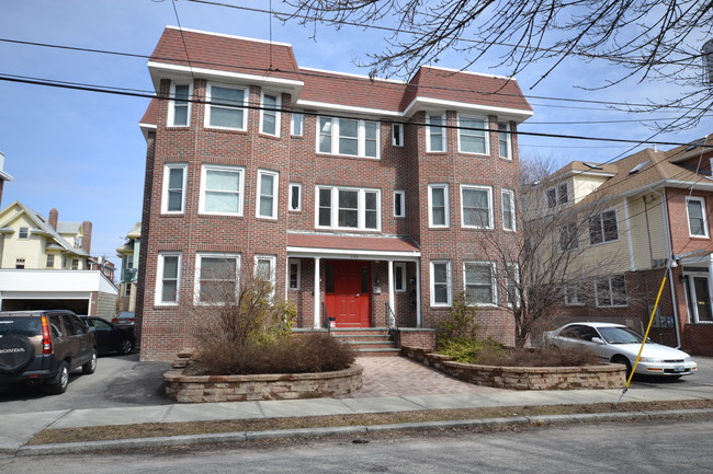 132 Elton St, Unit 1 in Providence, RI - Foto de edificio - Building Photo