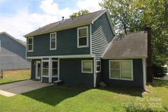 7130 Lanark Ct in Charlotte, NC - Building Photo - Building Photo