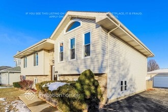 2714 Joe Adler Dr in Plainfield, IL - Foto de edificio - Building Photo