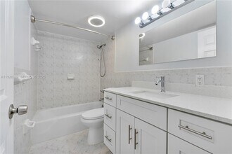 7205 Miami Lakes Dr in Miami Lakes, FL - Building Photo - Building Photo