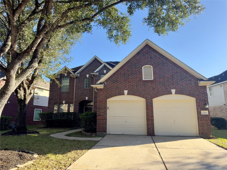 4307 Bobolink Cir in Missouri City, TX - Building Photo