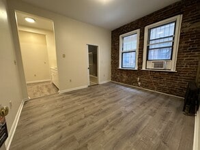 54 Burbank St in Boston, MA - Foto de edificio - Building Photo