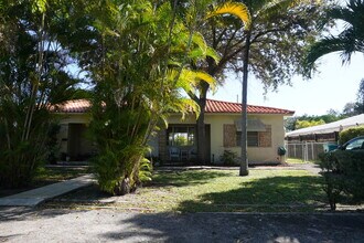 10911 NE 9th Ct, Unit Home in Bird Sanctuary in Biscayne Park, FL - Building Photo - Building Photo