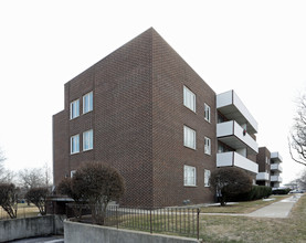 150 E Grand Ave in Bensenville, IL - Building Photo - Building Photo