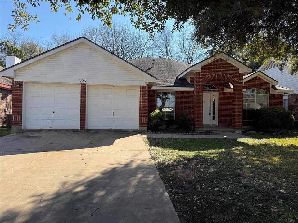 2909 Shotgun Ln in Austin, TX - Building Photo