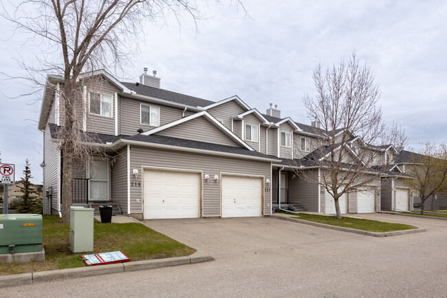 Taracove Place in Calgary, AB - Building Photo - Building Photo