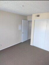 Arrow Apartments in Fontana, CA - Building Photo - Building Photo