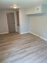 117 S Wells St, Unit King Lifts in Kingsville, TX - Building Photo - Building Photo