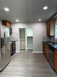 7919 Scanlock St photo'