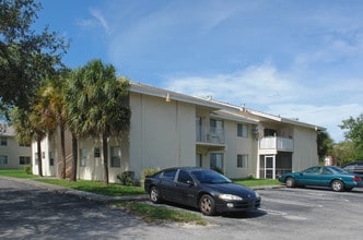 Coral West Condominiums in Coral Springs, FL - Foto de edificio - Building Photo