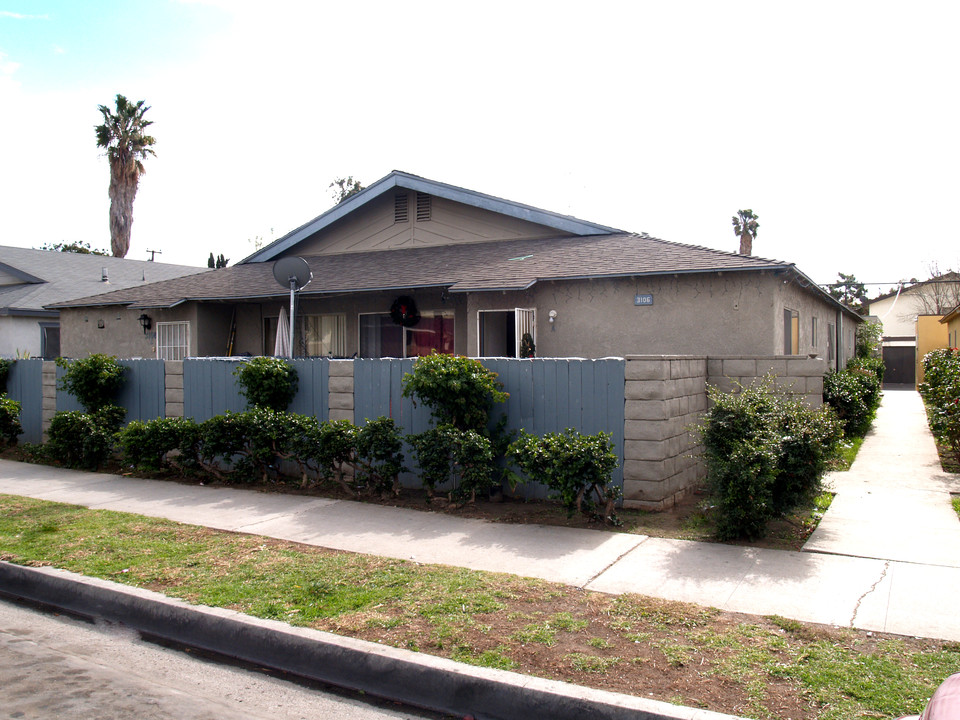 Fourplex in Fullerton, CA - Building Photo